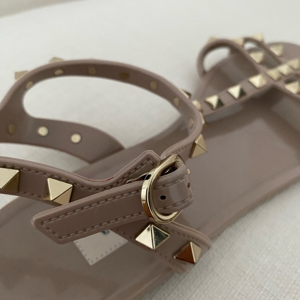 Valentino Poudre ROCKSTUD FLAT RUBBER SANDAL - Picture 11 of 12